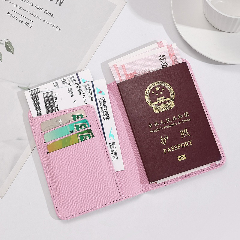 Hello Kitty Women Passport Cov - огляд і ціна Tech Accessories For Travel